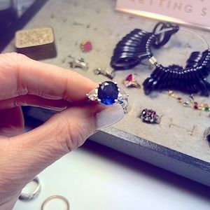 Gorgeous 3 stone Royal deep blue sapphire ring size 8 3/4 US